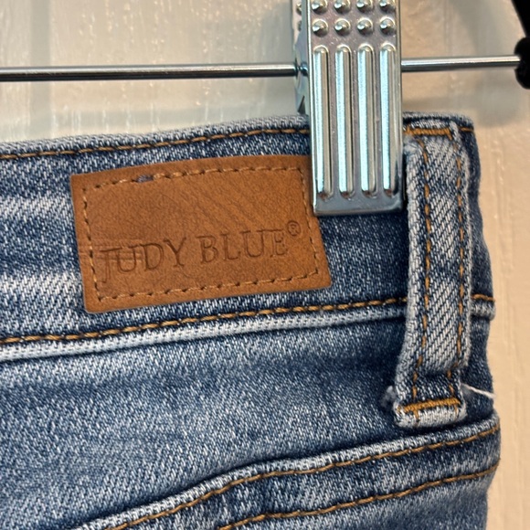 Judy Blue Distressed Denim Jean Shorts Women’s Size Medium Jeans Trendy - Picture 3 of 8